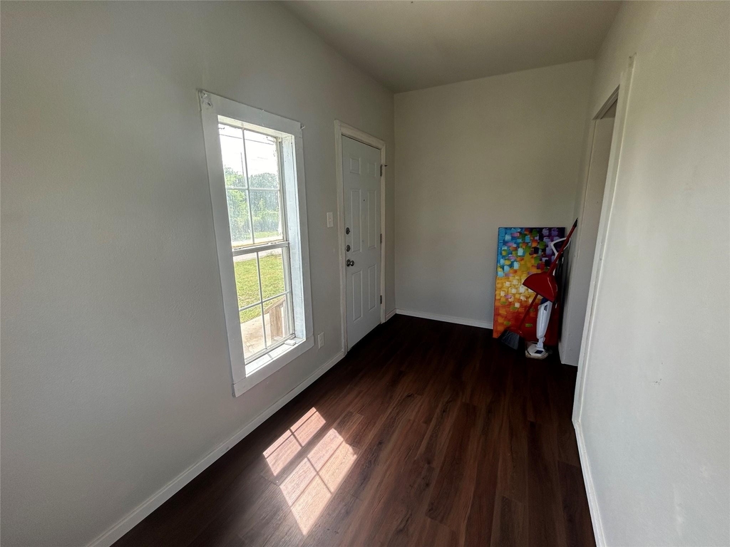 400 Symes St - Photo 8