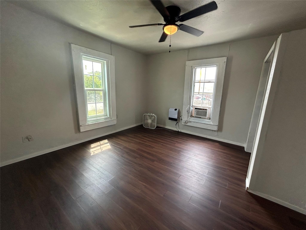 400 Symes St - Photo 12