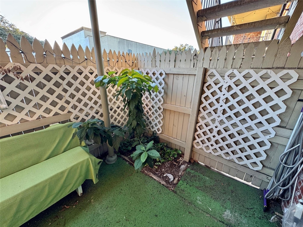 7920 Rockwood Ln - Photo 5