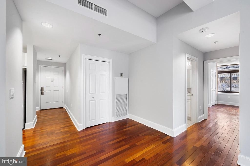 1500 Chestnut Street - Photo 3