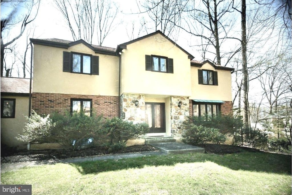 1120 Cymry Drive - Photo 0