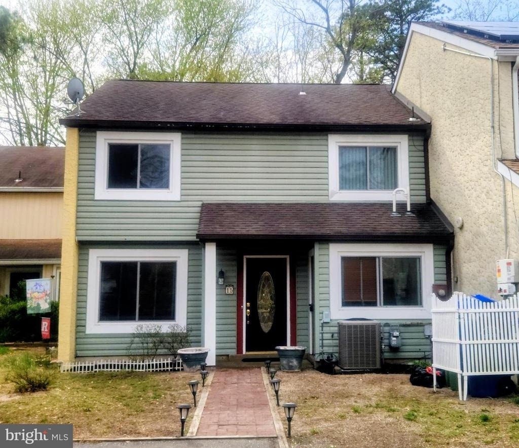 15 Queen Anne Court - Photo 0