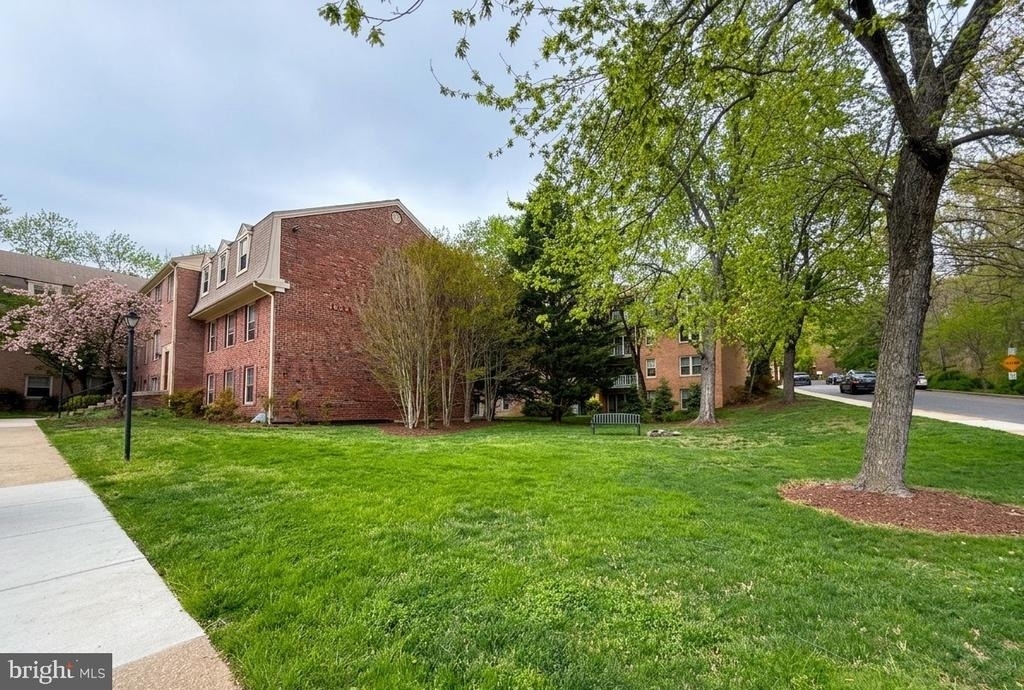 6008 Westchester Park Drive - Photo 9