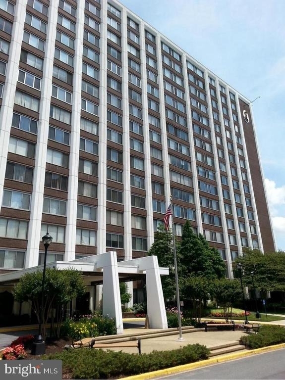 11801 Rockville Pike - Photo 0