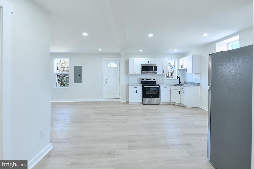 2330 Bryant Avenue - Photo 2