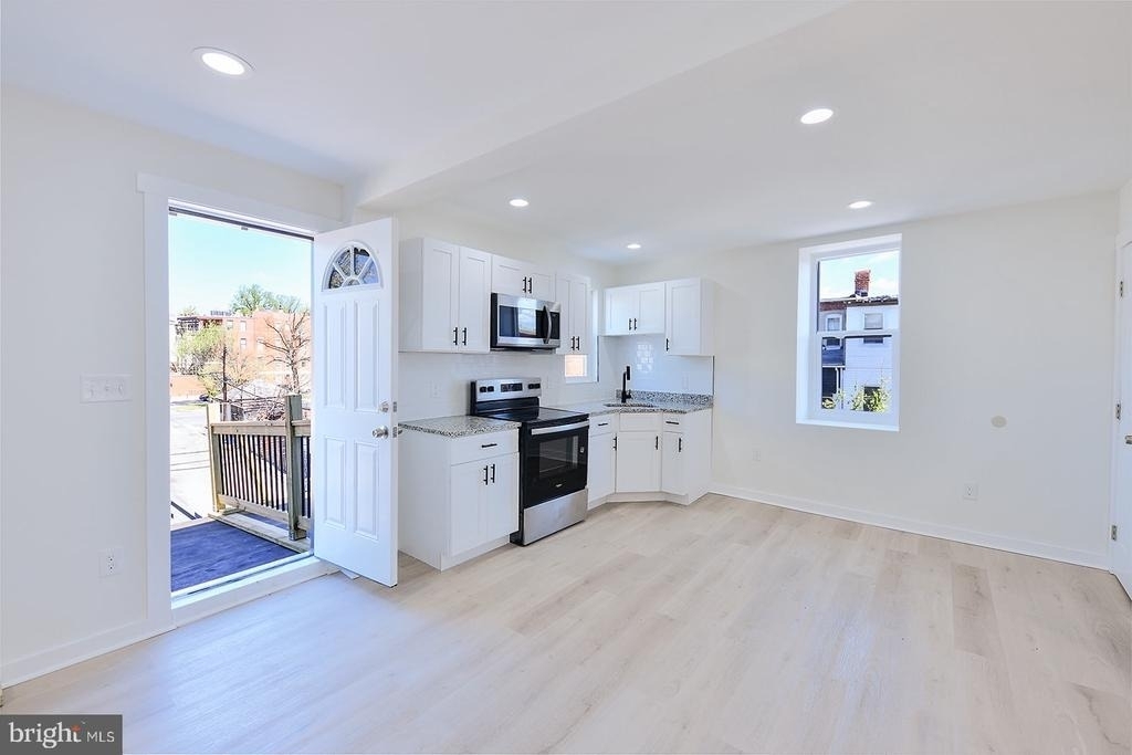 2330 Bryant Avenue - Photo 14