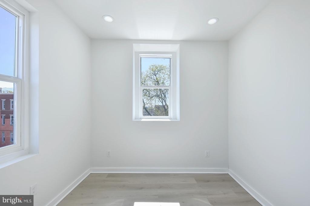 2330 Bryant Avenue - Photo 18