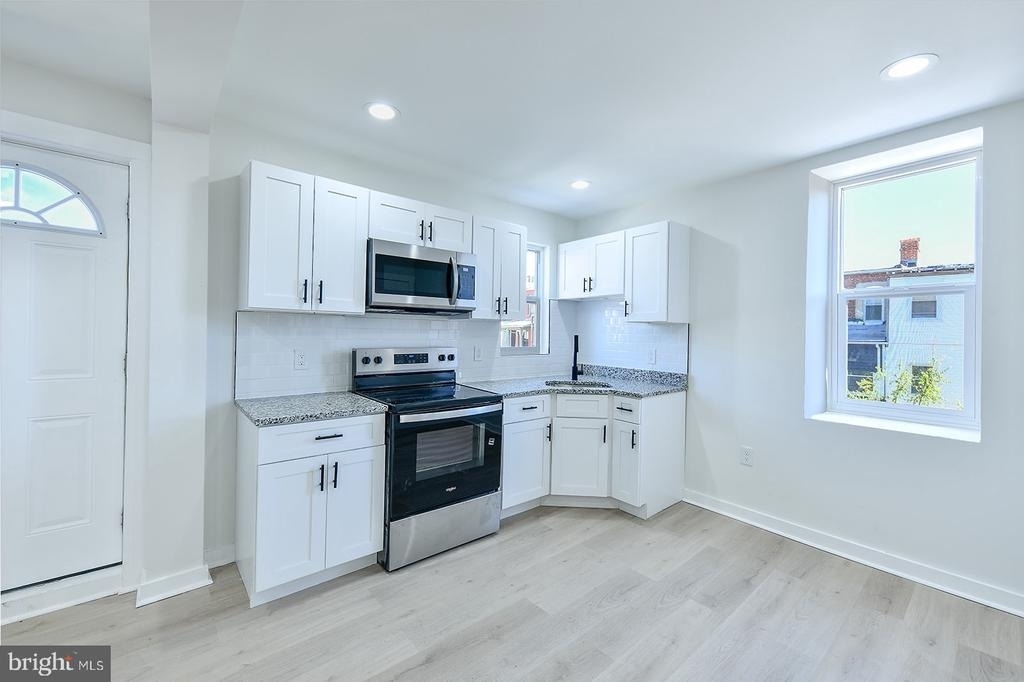 2330 Bryant Avenue - Photo 6