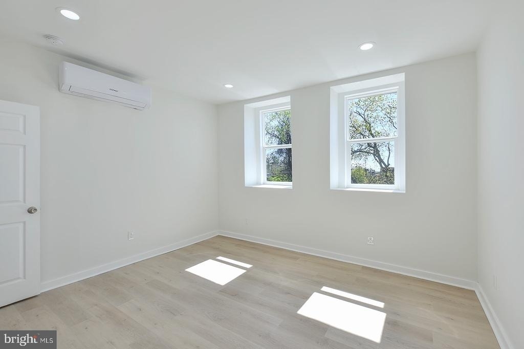 2330 Bryant Avenue - Photo 11