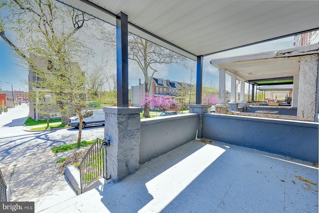 2330 Bryant Avenue - Photo 20