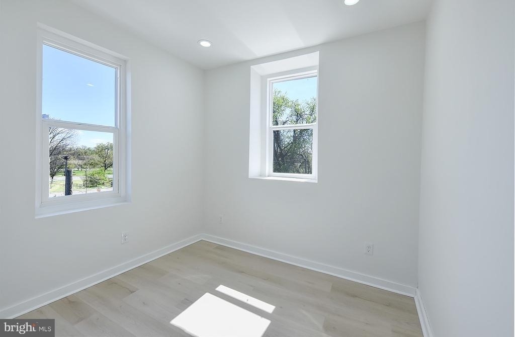 2330 Bryant Avenue - Photo 17