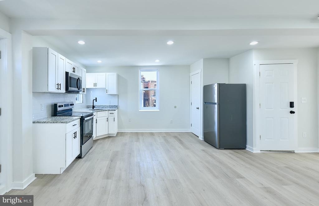 2330 Bryant Avenue - Photo 3