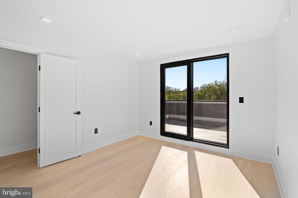 2504 41st Street Nw - Photo 24
