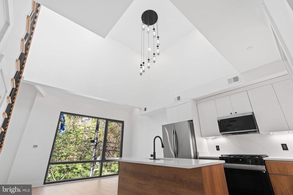 2504 41st Street Nw - Photo 4