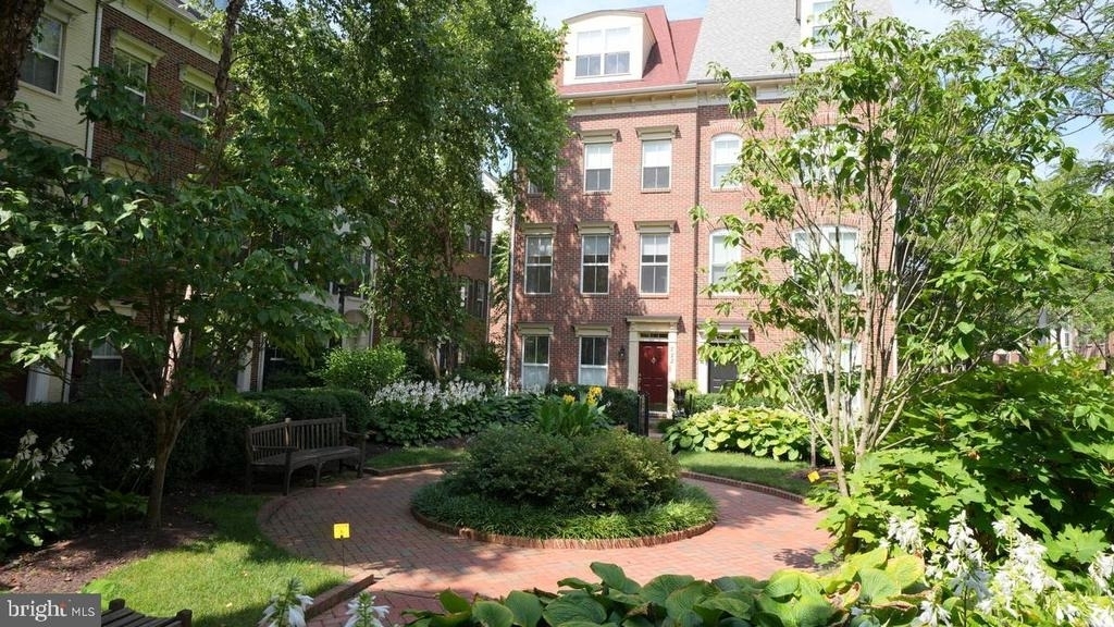 722 Capitol Square Place Sw - Photo 0