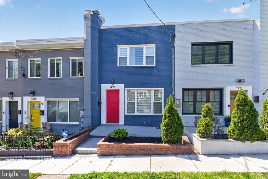 2218 16th Street Ne - Photo 0