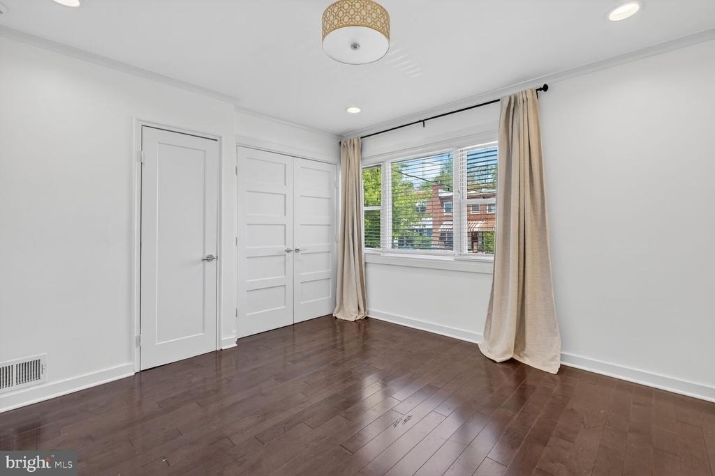 2218 16th Street Ne - Photo 8
