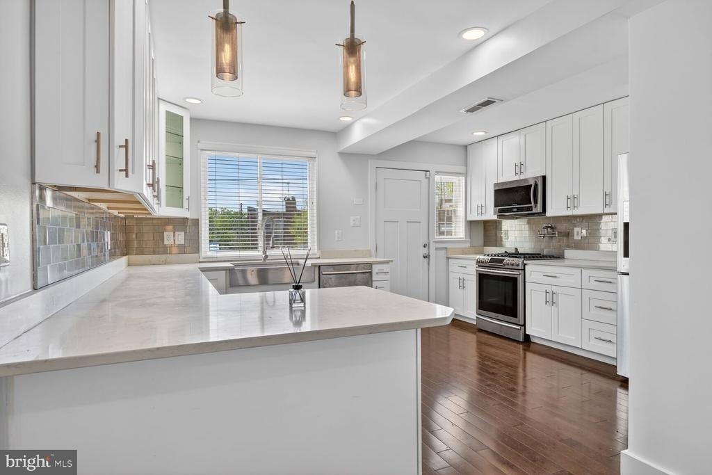 2218 16th Street Ne - Photo 3