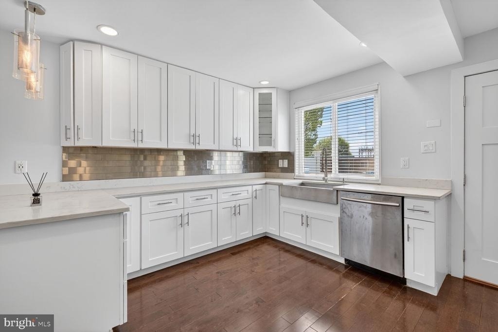 2218 16th Street Ne - Photo 5