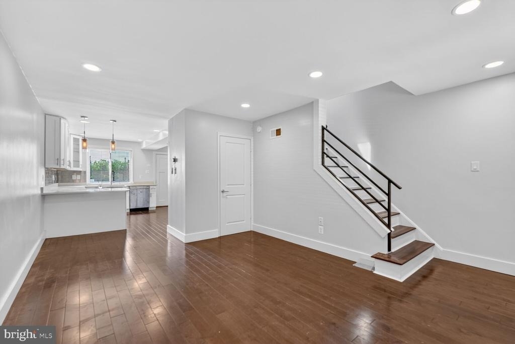 2218 16th Street Ne - Photo 2