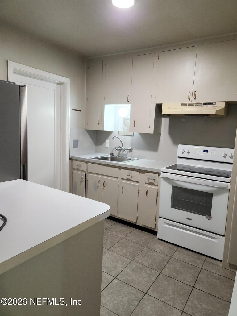 7927 Reid Avenue - Photo 4