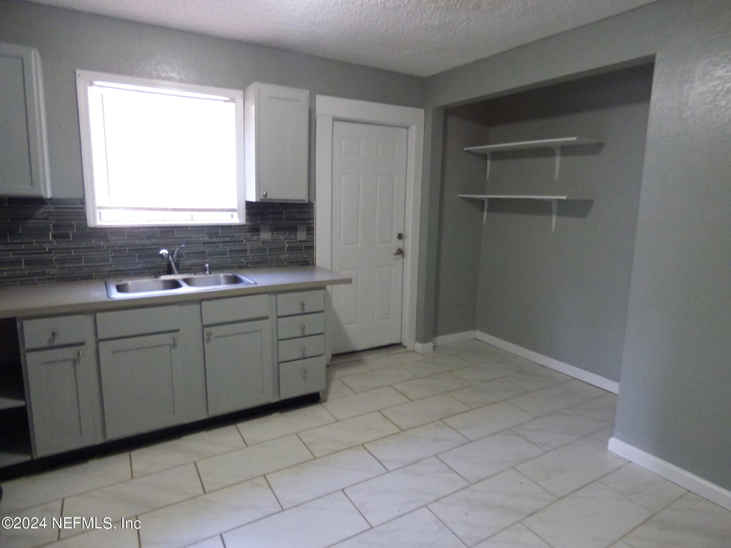 516 E 58th Street - Photo 5