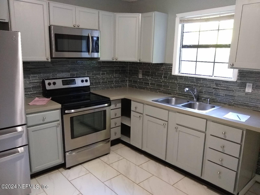 516 E 58th Street - Photo 4