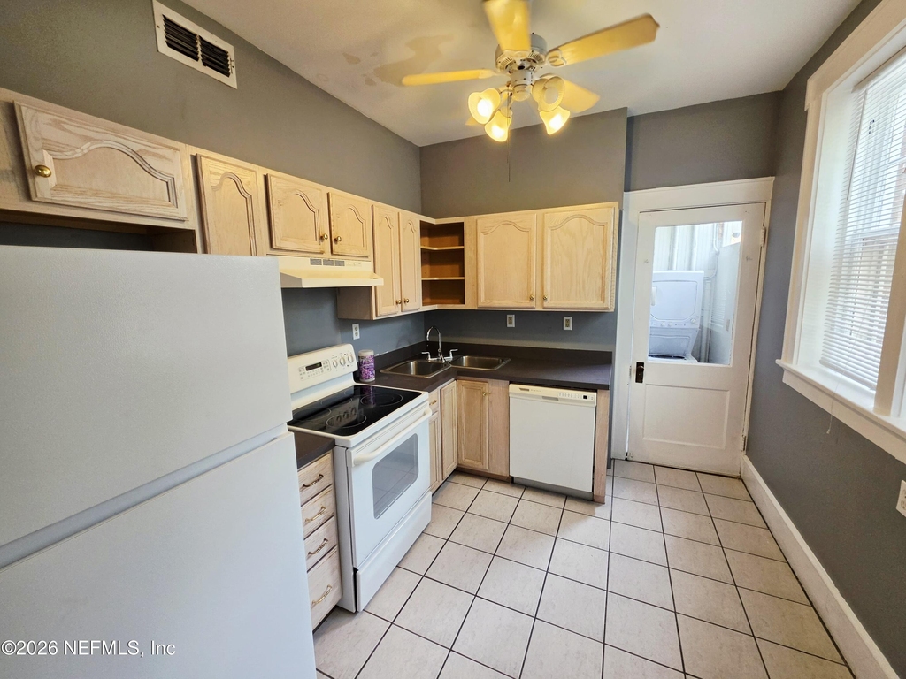 146 6th Street - Photo 9