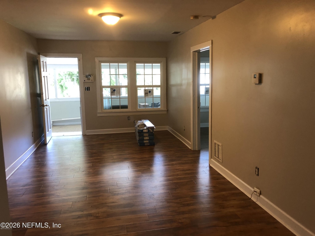 925 Phillips Street - Photo 3