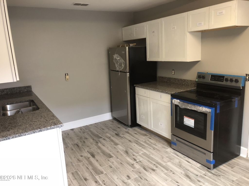 925 Phillips Street - Photo 2