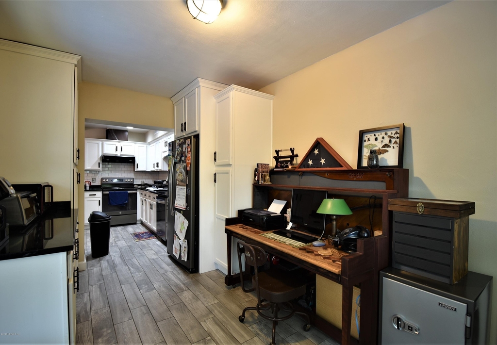 4641 Blount Avenue - Photo 12