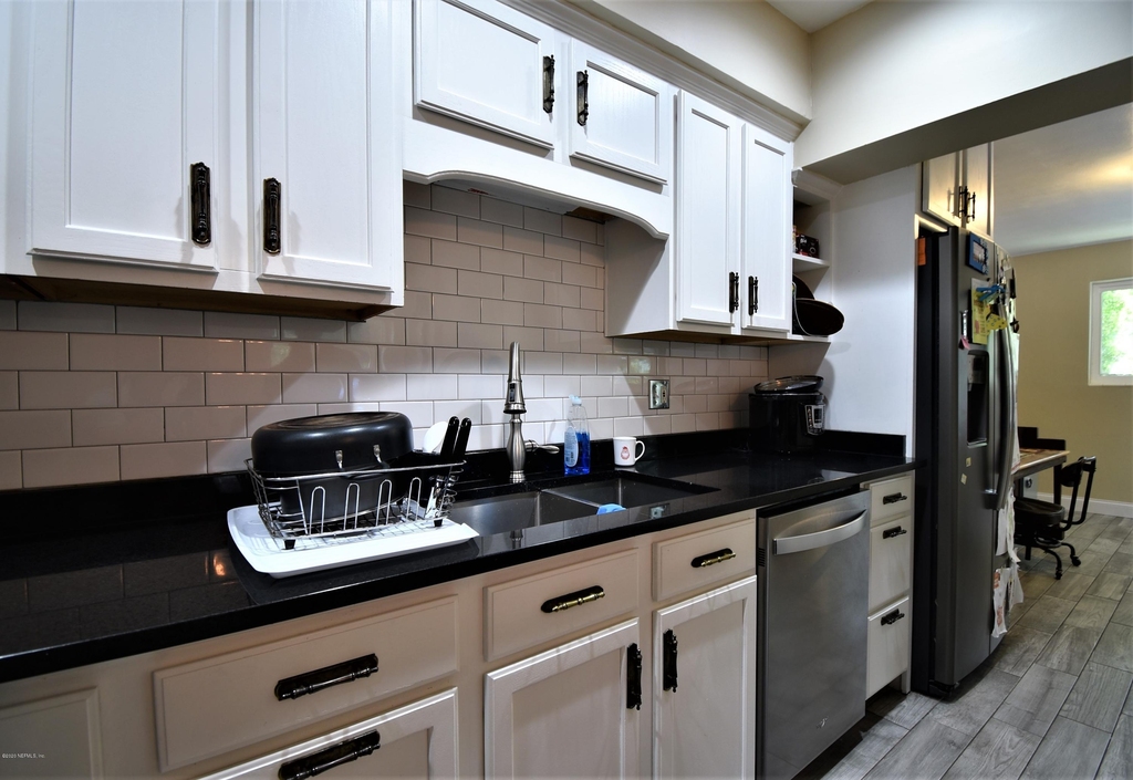 4641 Blount Avenue - Photo 10