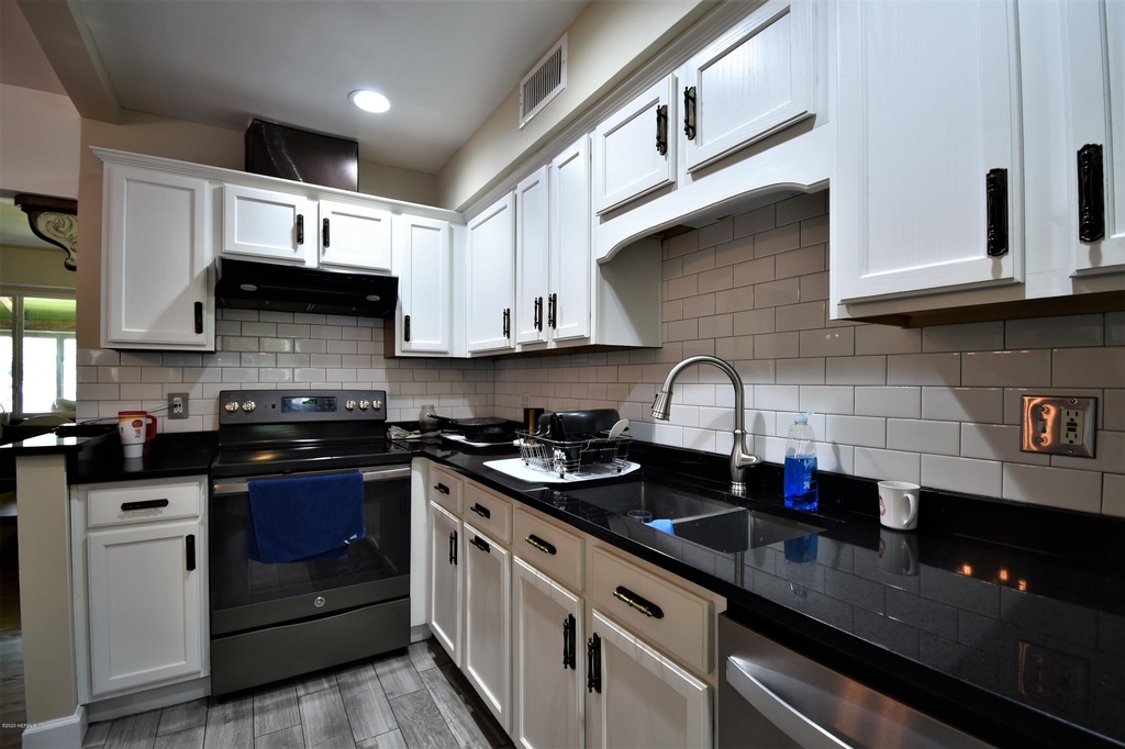 4641 Blount Avenue - Photo 9