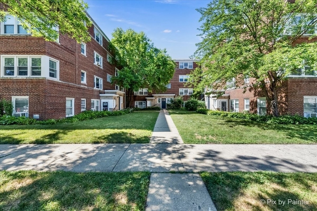 2729 W Berwyn Avenue - Photo 0