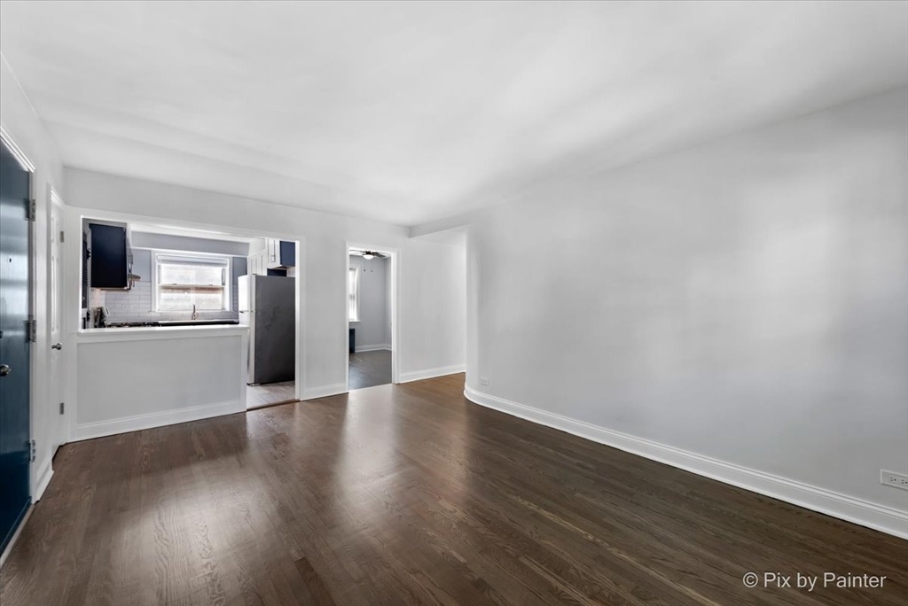 2729 W Berwyn Avenue - Photo 2
