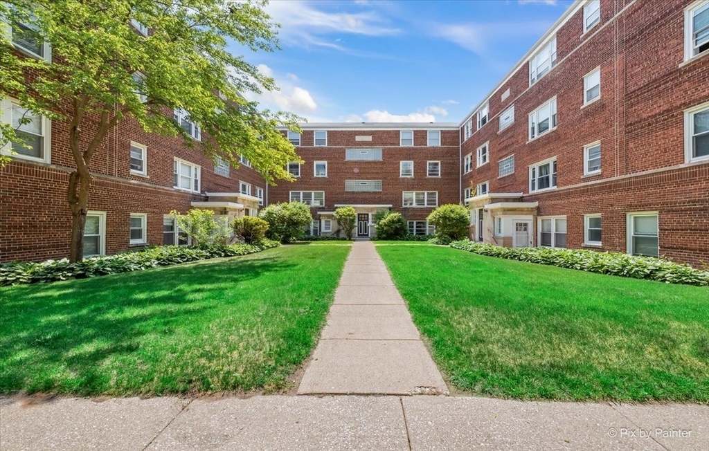 2729 W Berwyn Avenue - Photo 1
