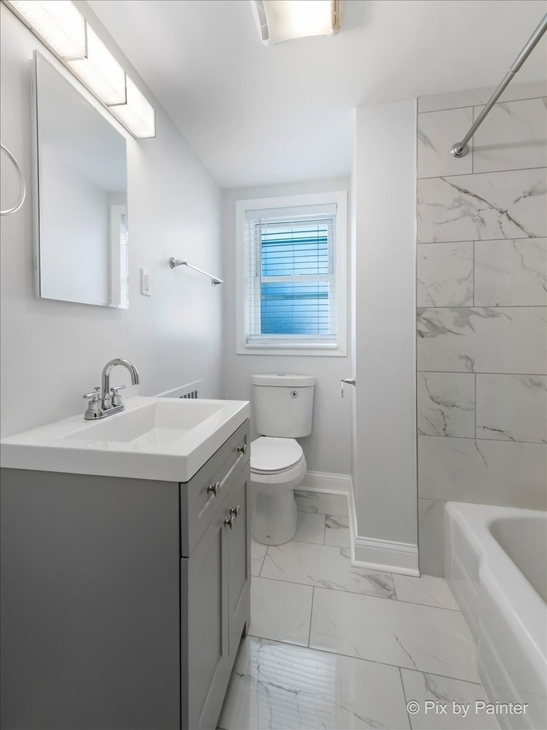 2729 W Berwyn Avenue - Photo 9