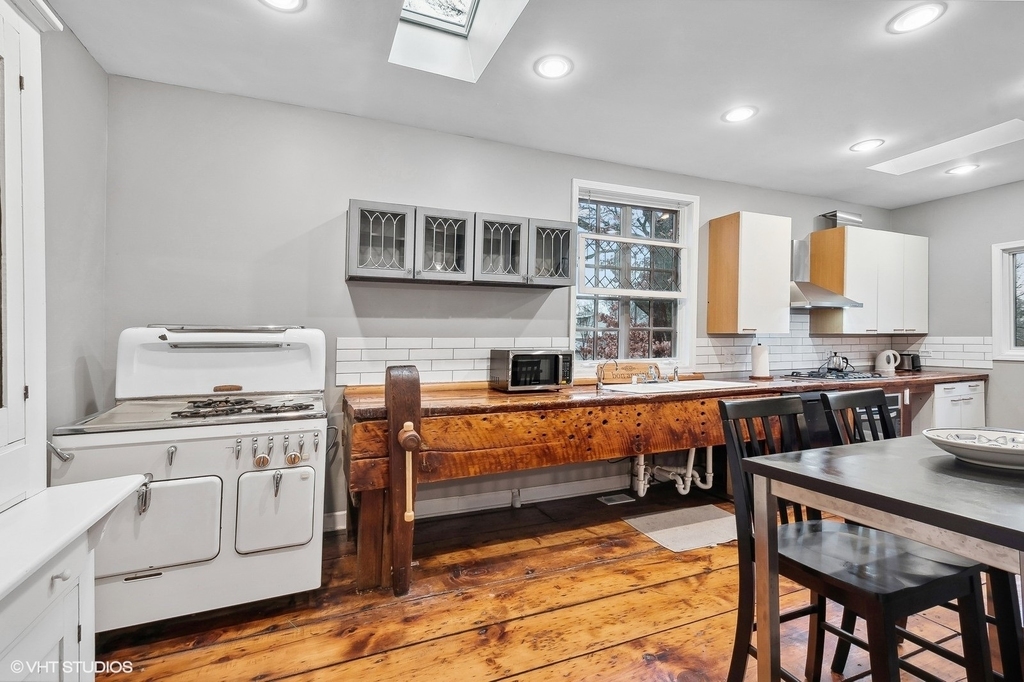 2404 Ridge Avenue - Photo 7