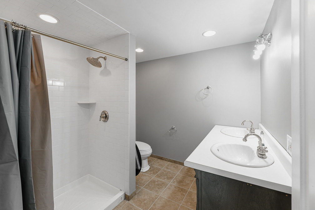2404 Ridge Avenue - Photo 11