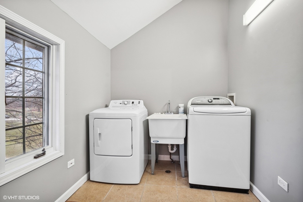 2404 Ridge Avenue - Photo 10