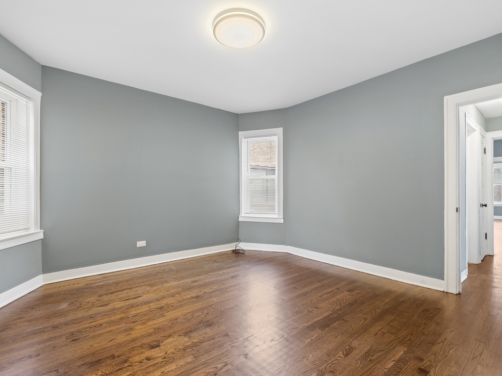 7649 S Yates Boulevard - Photo 11