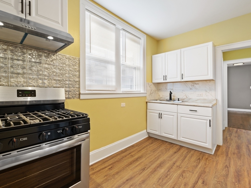 7649 S Yates Boulevard - Photo 13