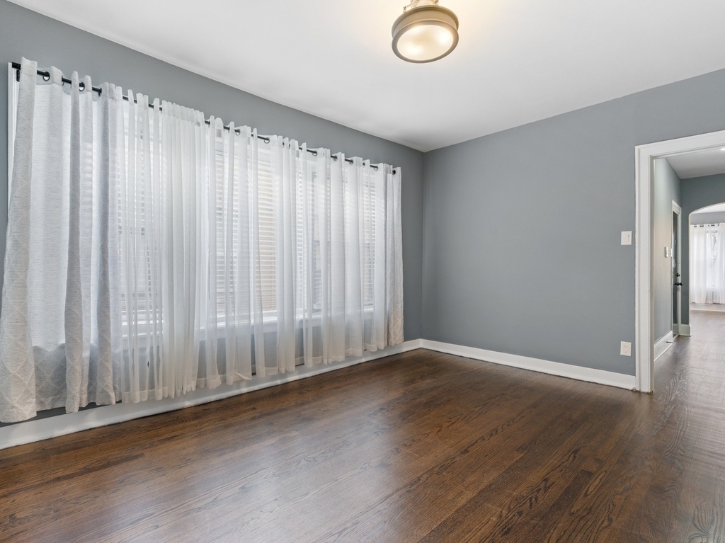 7649 S Yates Boulevard - Photo 5