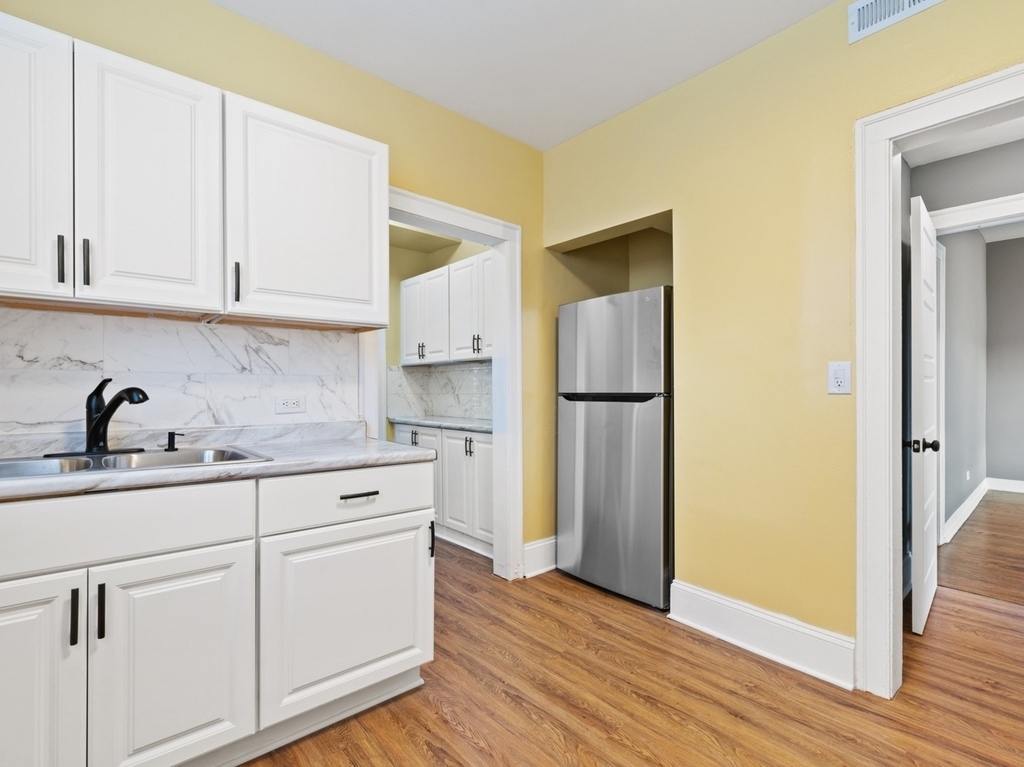 7649 S Yates Boulevard - Photo 6