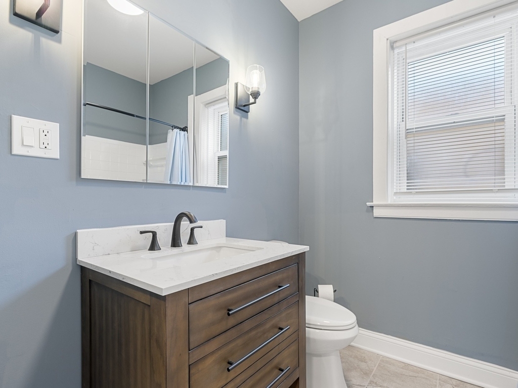 7649 S Yates Boulevard - Photo 1