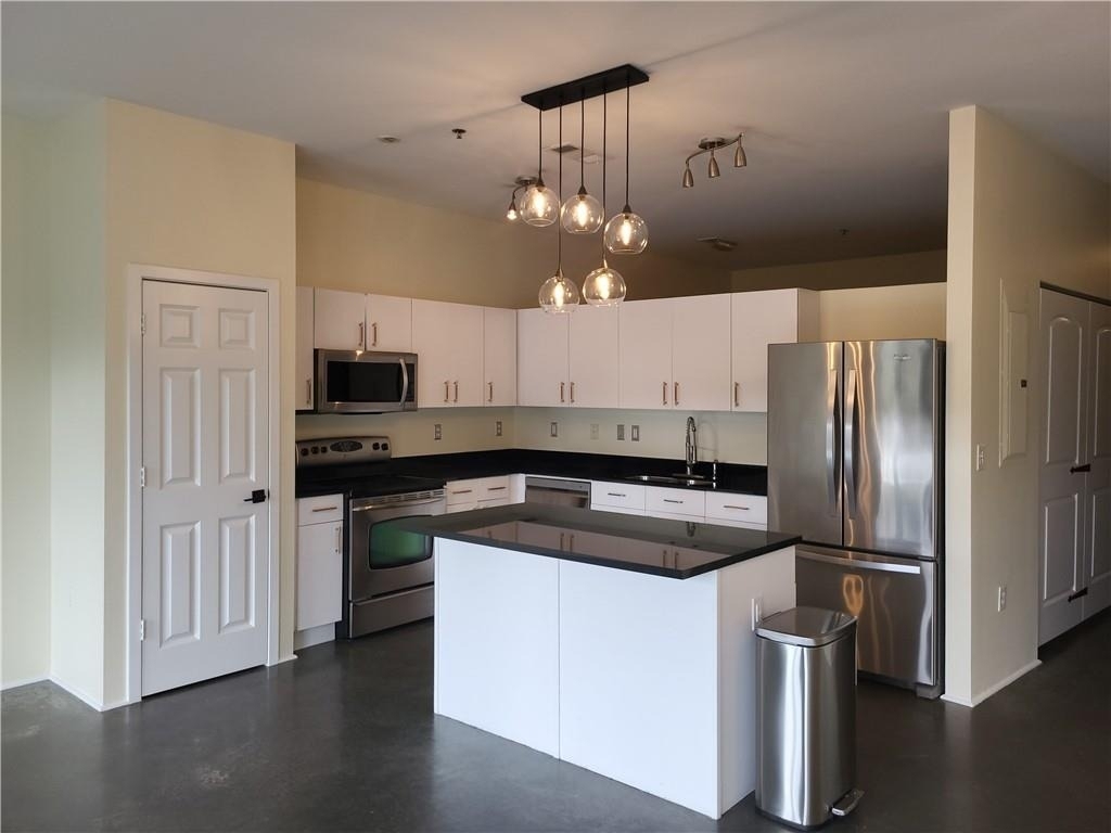 560 Dutch Valley Road Ne - Photo 3