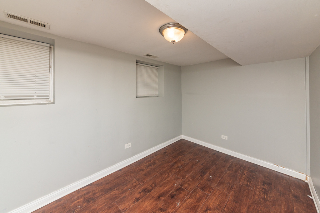 5344 W Eddy Street - Photo 10