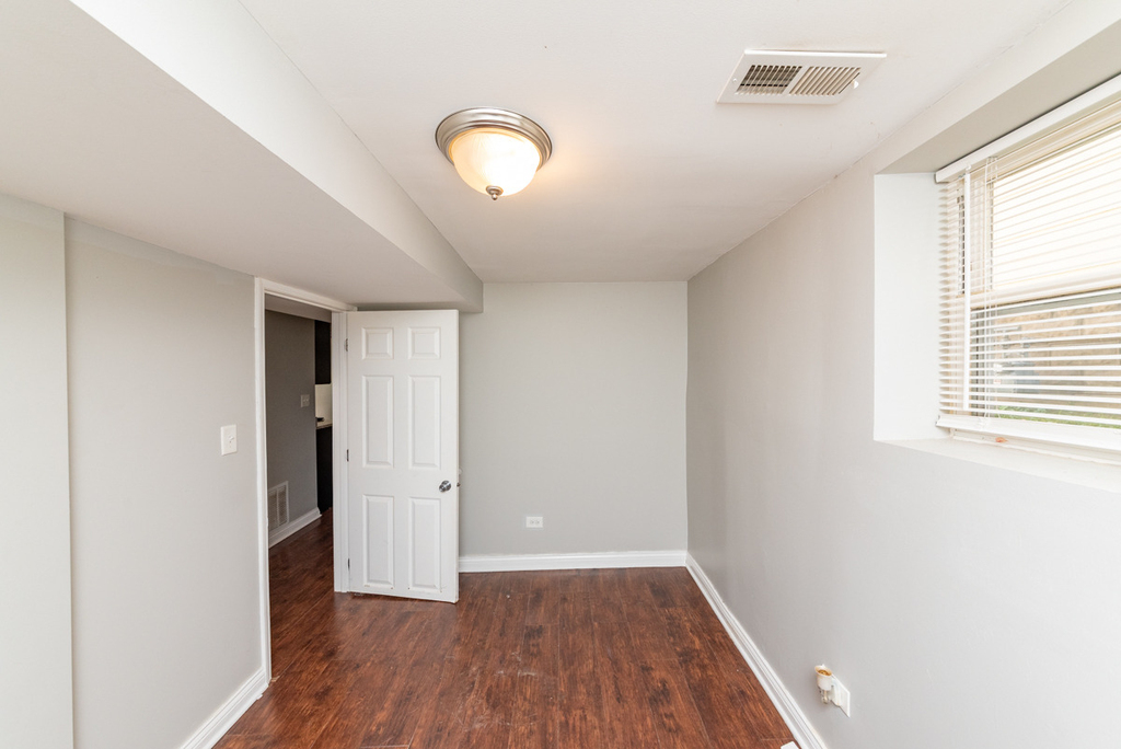 5344 W Eddy Street - Photo 9