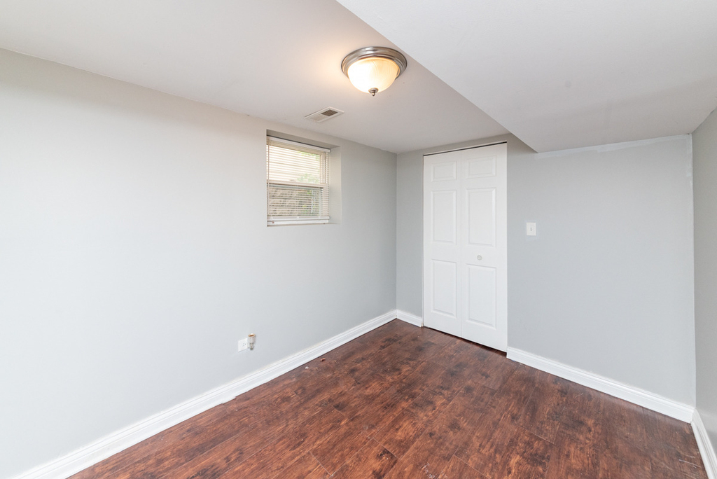 5344 W Eddy Street - Photo 8