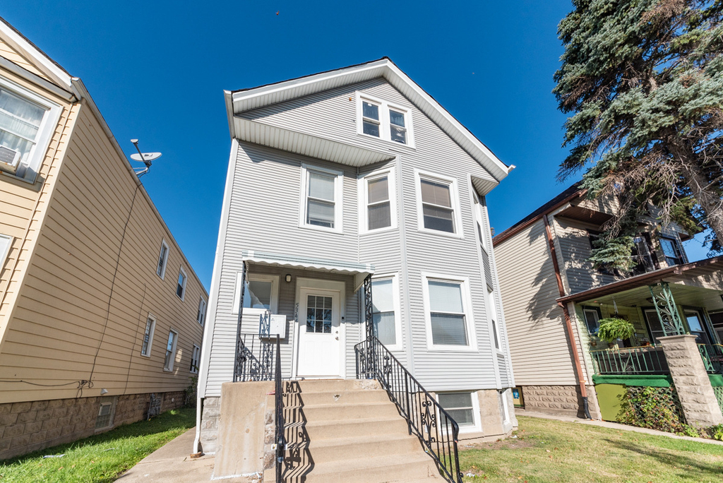 5344 W Eddy Street - Photo 0